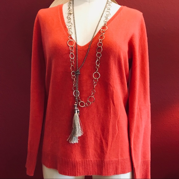 Neiman Marcus Sweaters - Neiman Marcus Salmon Cashmere V neck sweater M